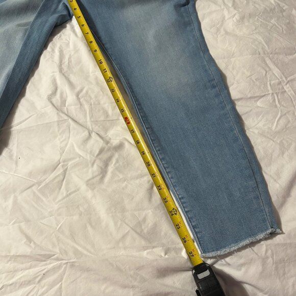 Like New Lucky Brand Mid Rise Skinny Jeans Light Wash Denim Frayed Hem 14 - Picture 9 of 10